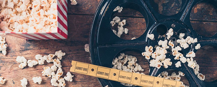 ¿Sabes por qué comemos palomitas de maíz en el cine?